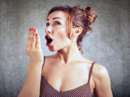 Используя эти простые трюки вы навсегда избавитесь от неприятного запаха изо рта!