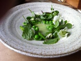 Салат из крапивы — 3 быстрых и невероятно полезных рецепта